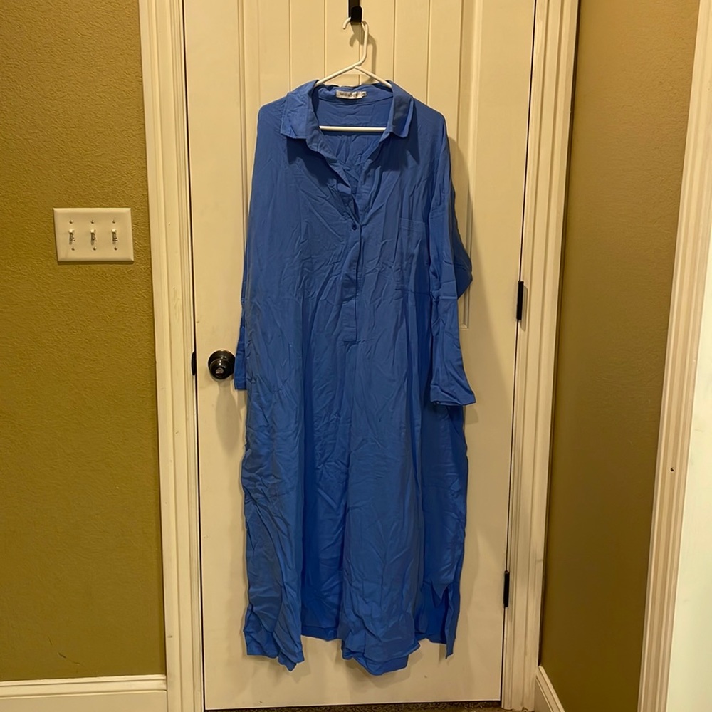 Maxi comfortable blue dress with pockets